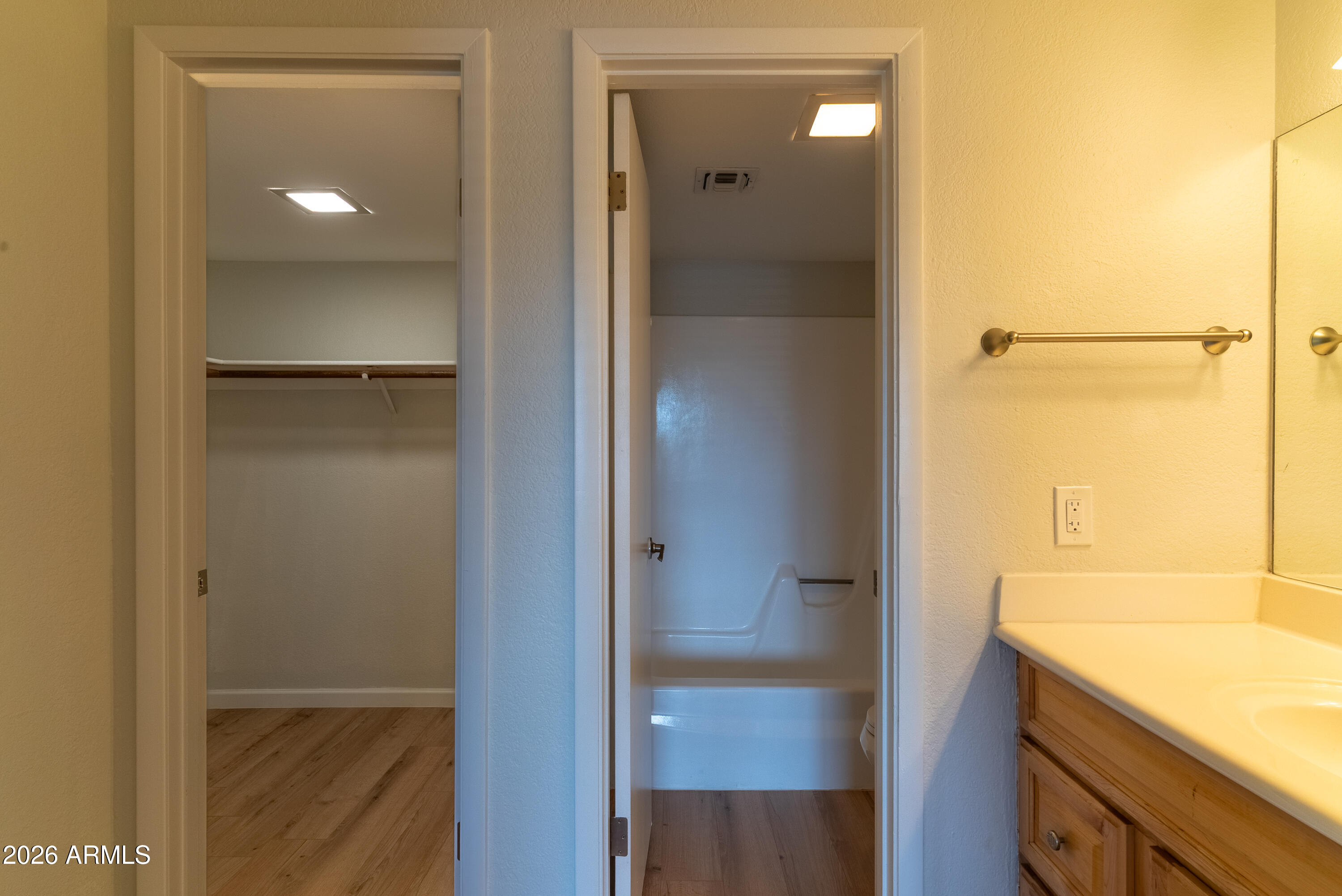 4150 E CACTUS Road 216