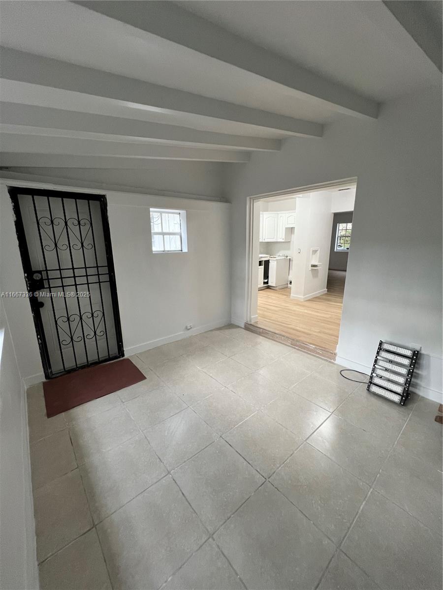 4725 NE Miami Ct