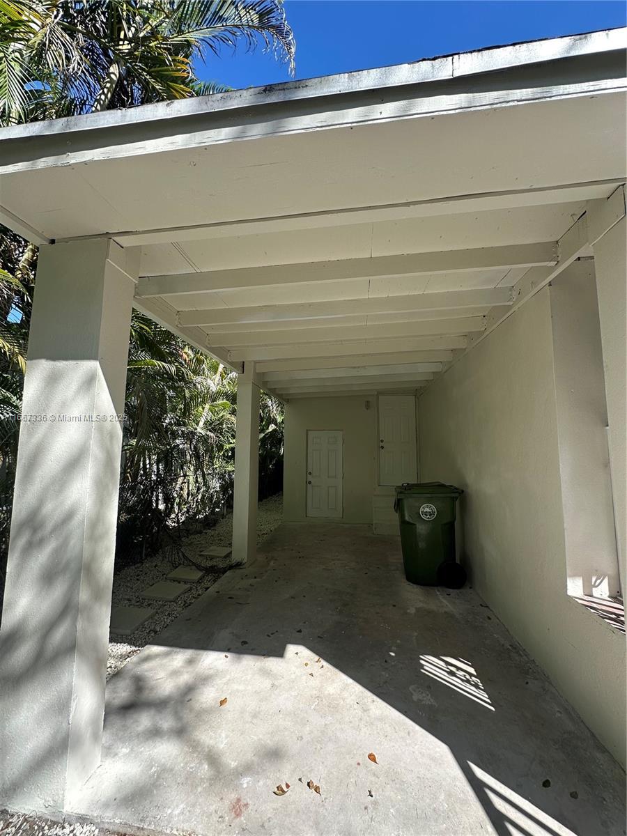 4725 NE Miami Ct