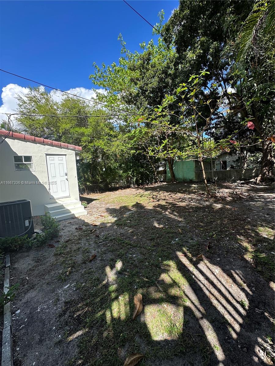 4725 NE Miami Ct