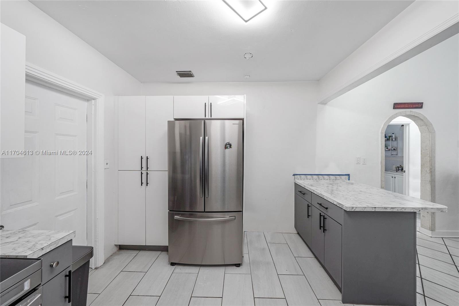 29 NE 44th St