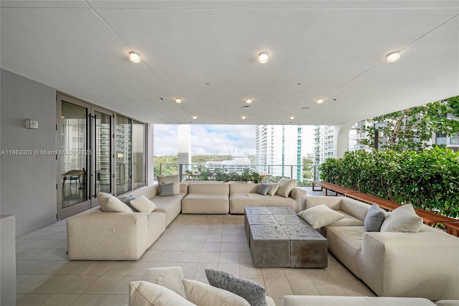 2655 S Bayshore Dr # 405