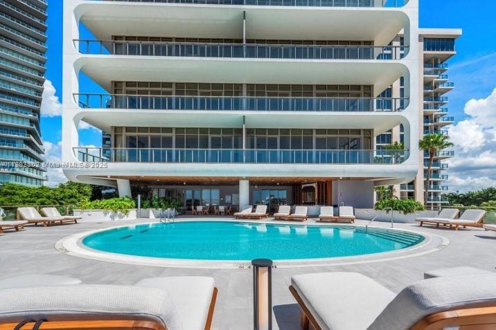 2655 S Bayshore Dr # 405