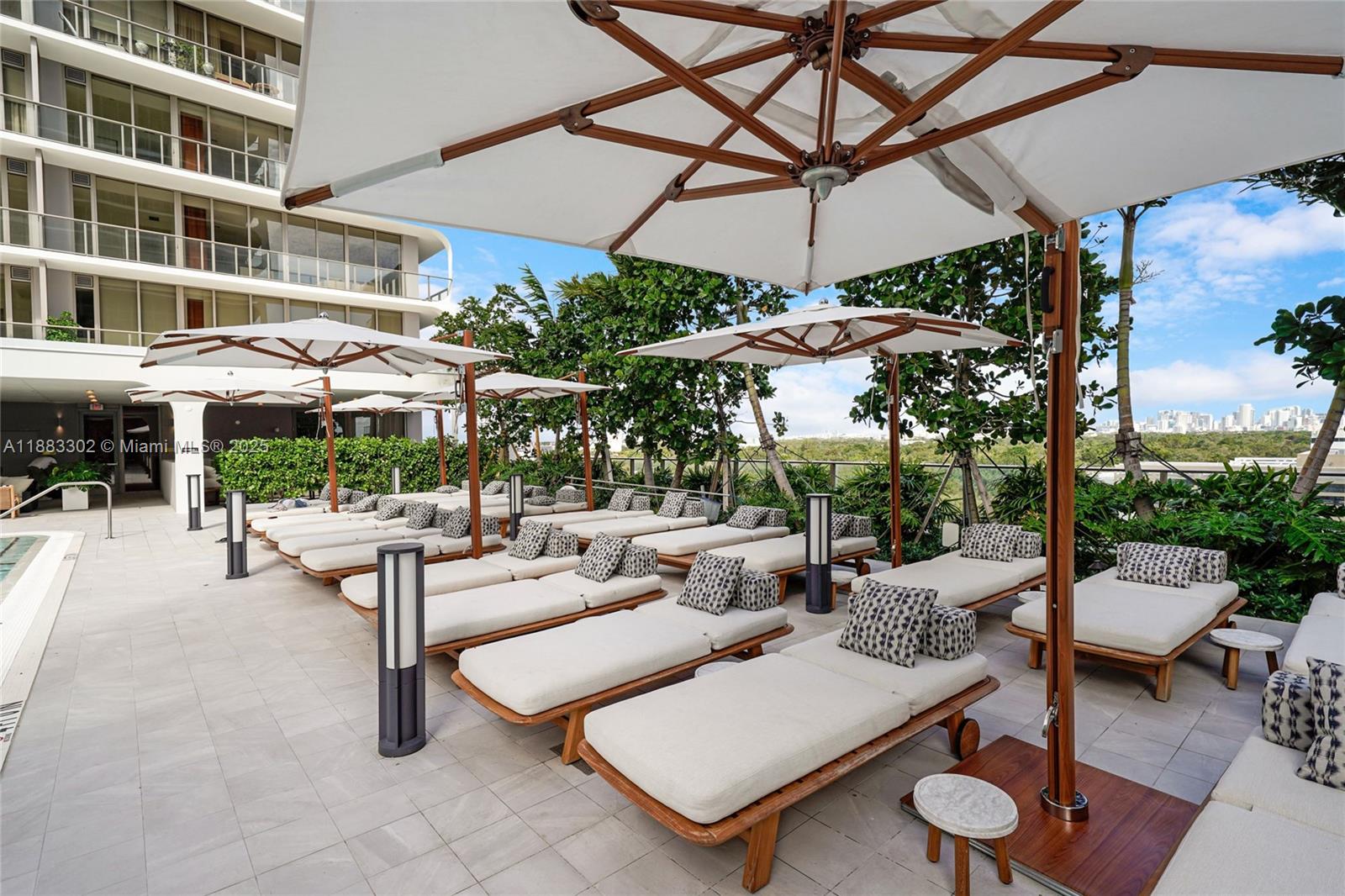 2655 S Bayshore Dr # 405