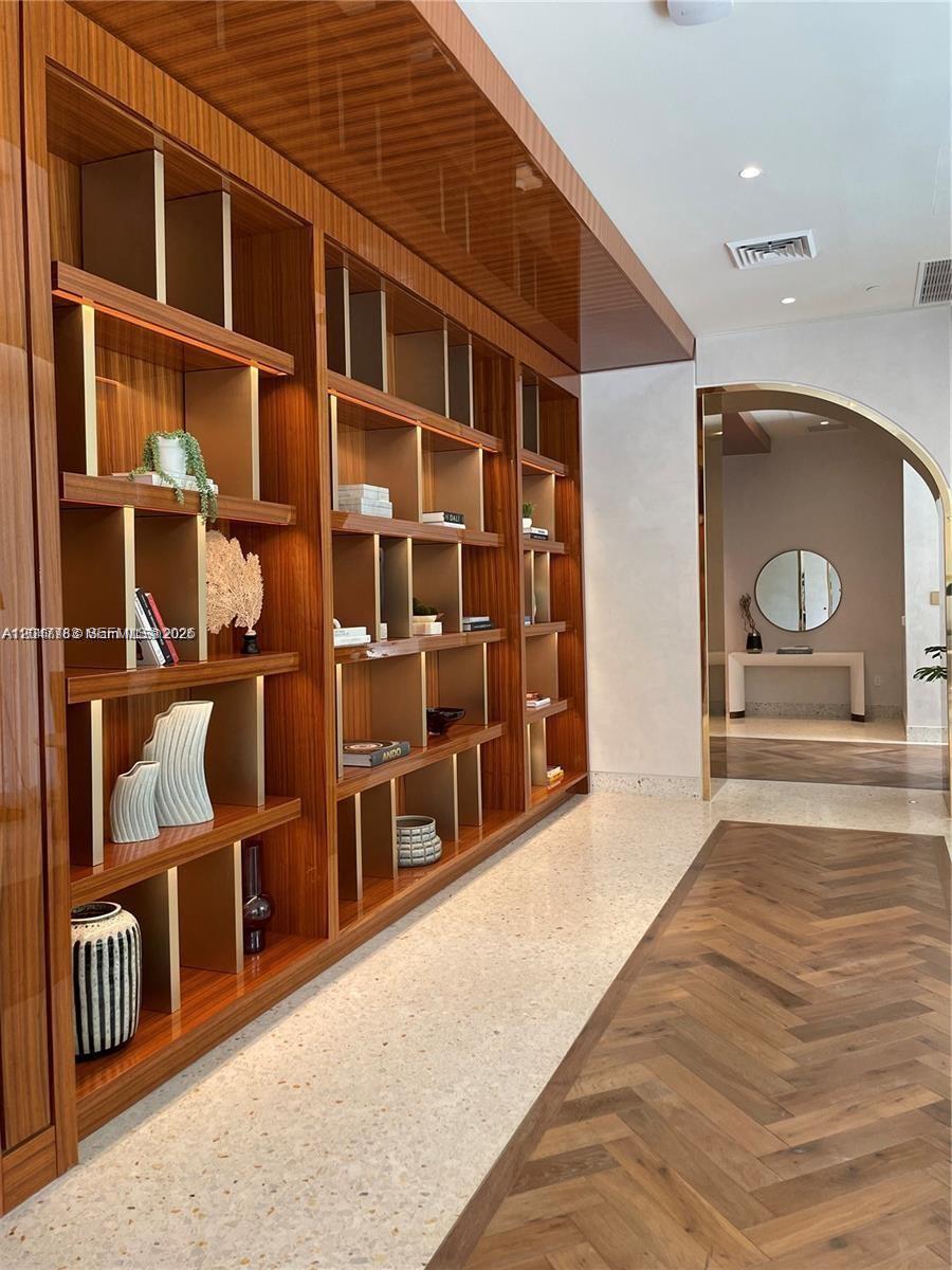 2655 S Bayshore Dr # 403