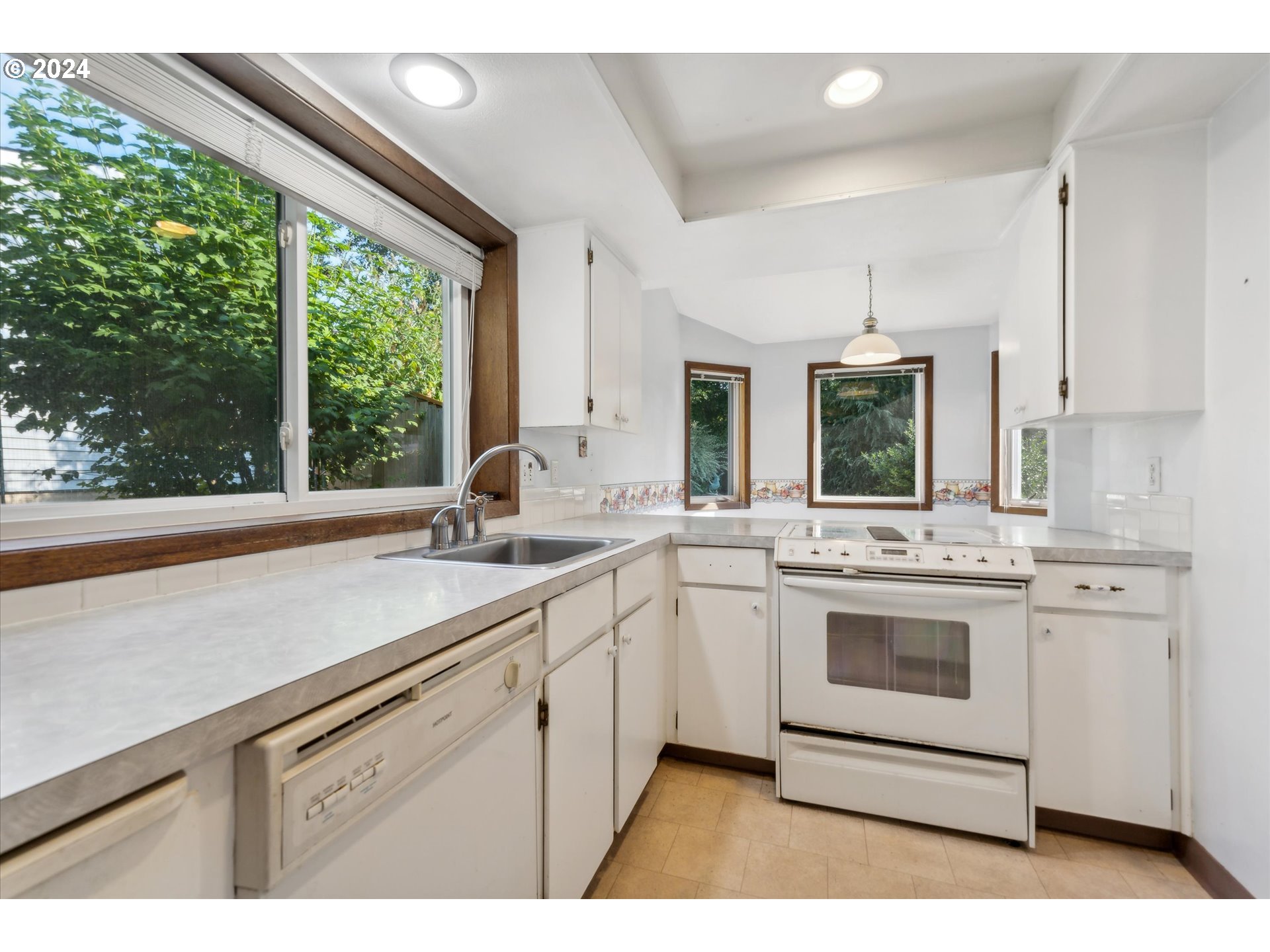 12905 SW HACKAMORE CT