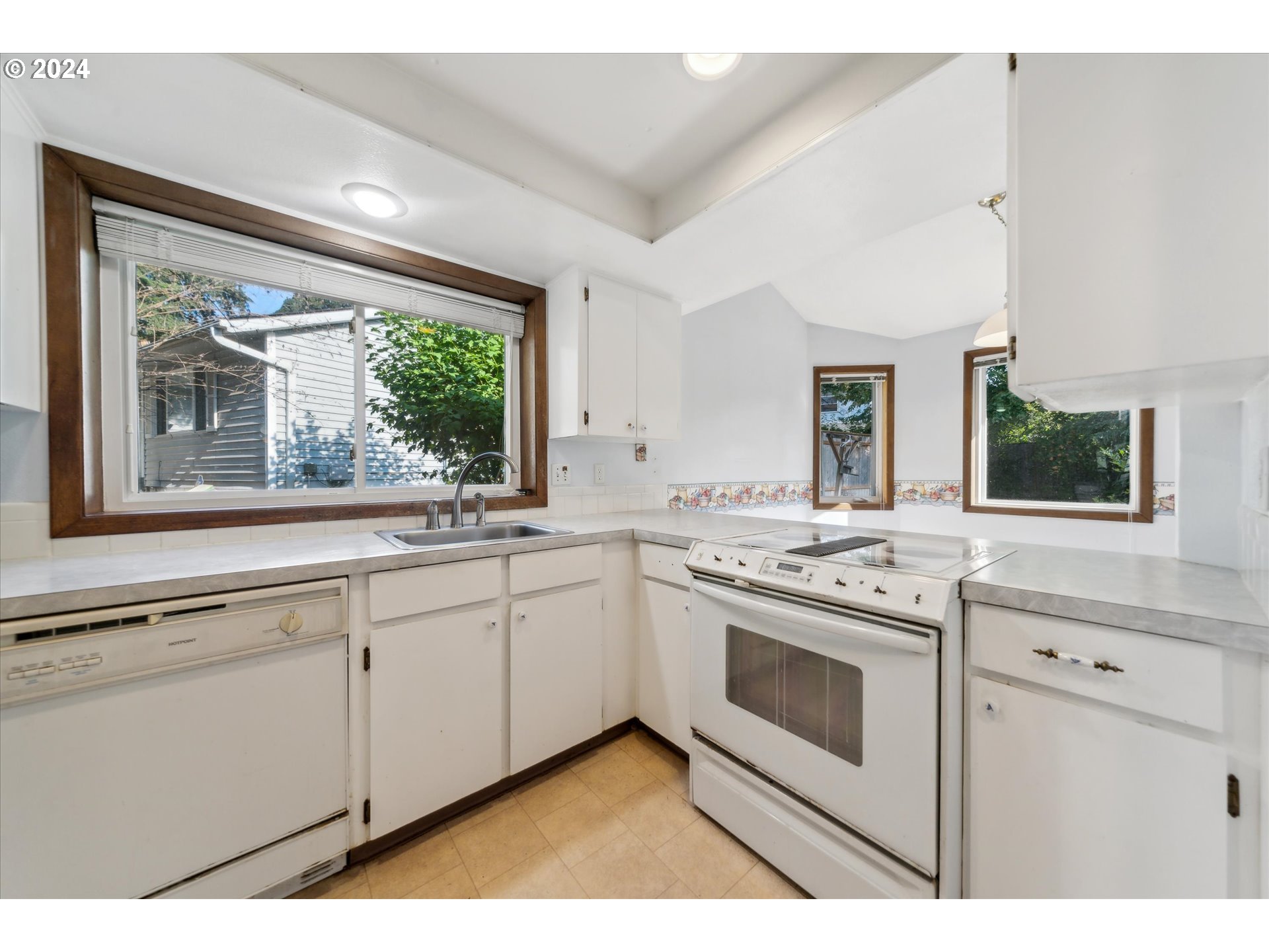 12905 SW HACKAMORE CT
