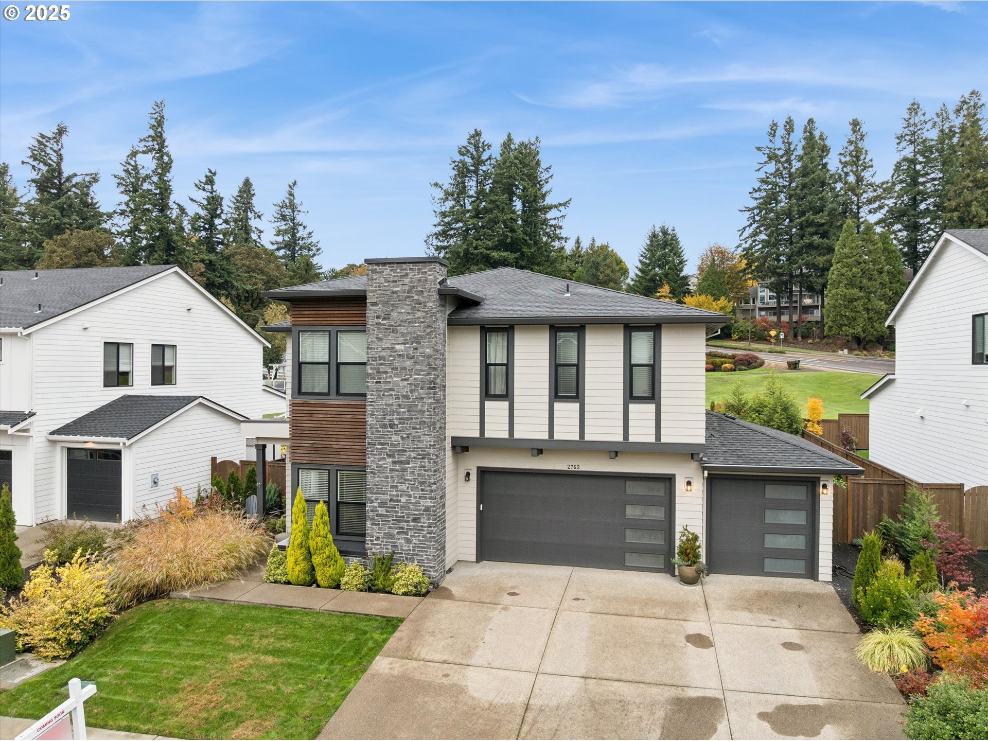 2762 DAHLIA DR