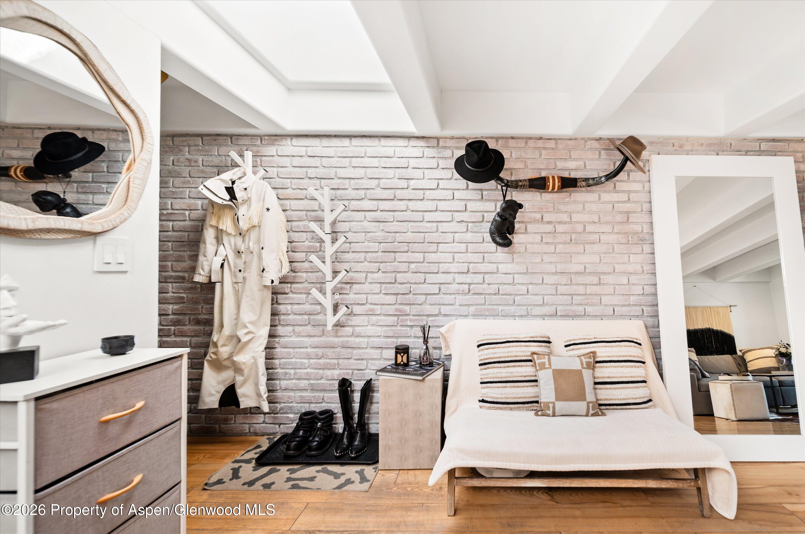 901 E Hyman Avenue 11