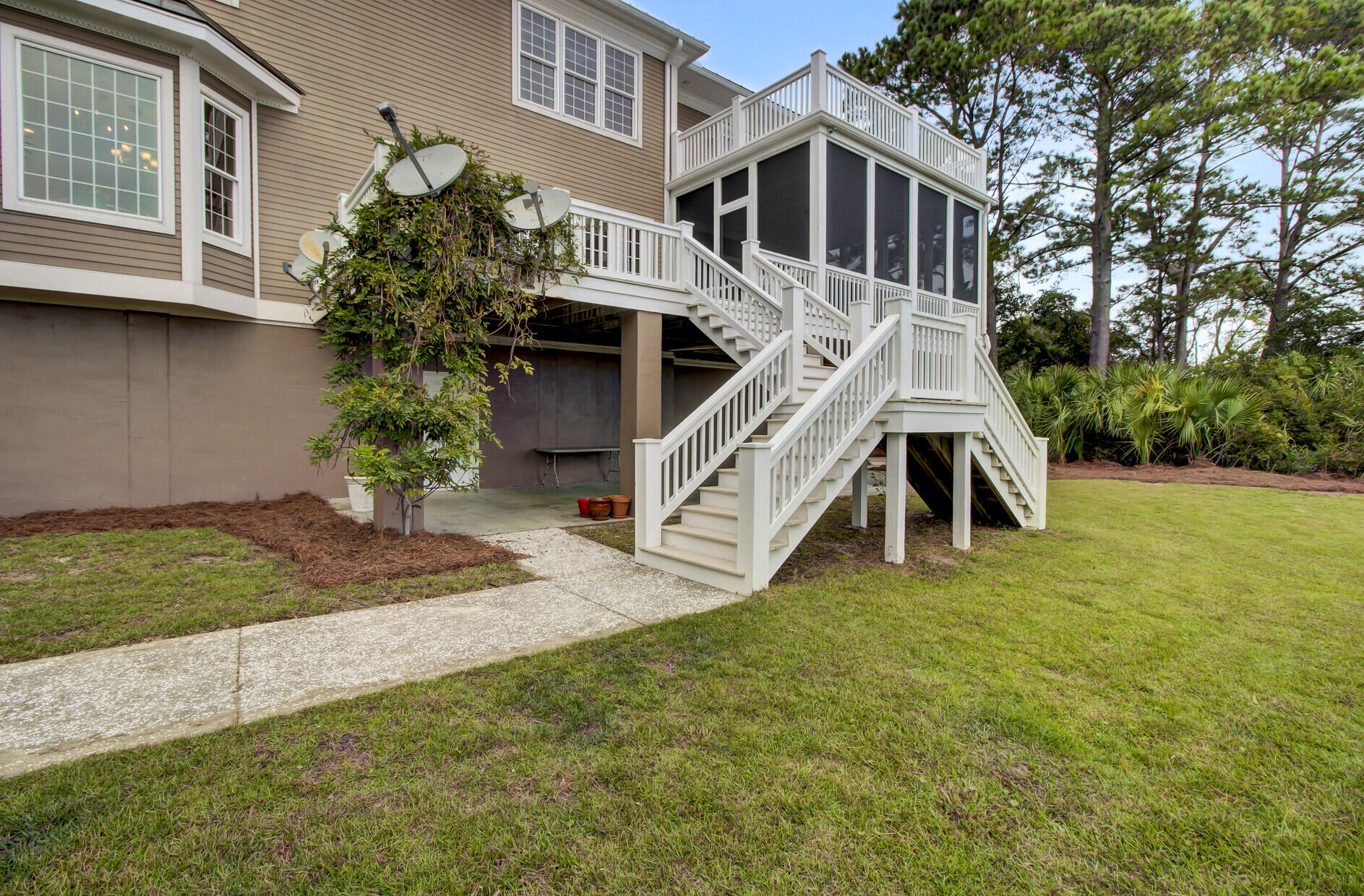 6147 Caravelle Court