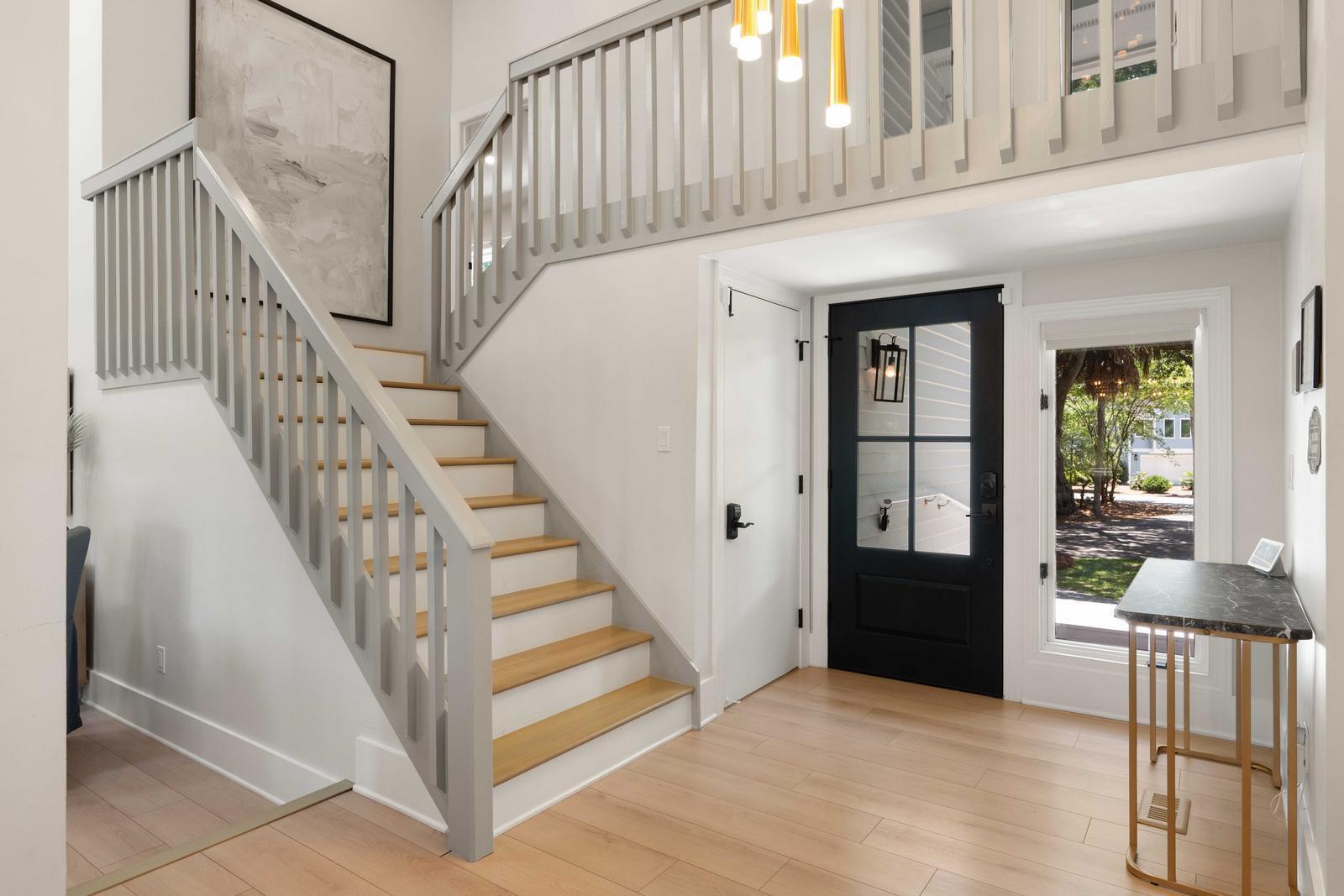 16 Edgewater Alley