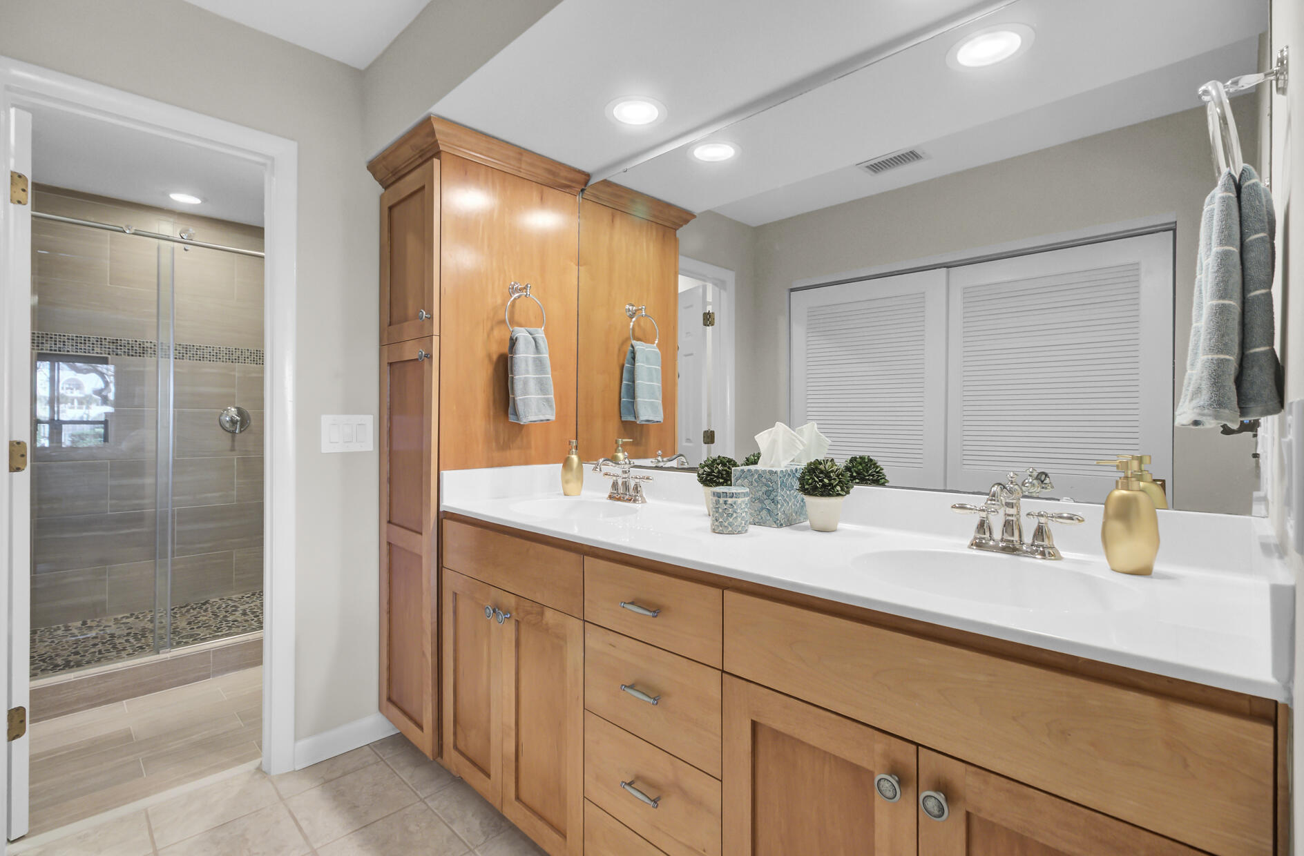409 Yacht Harbor Court # 409