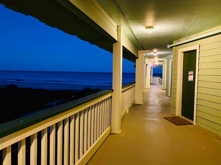 1300 Ocean Boulevard # 305
