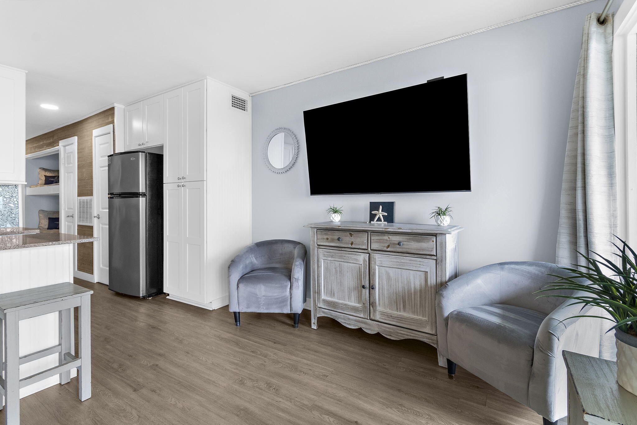 1300 Ocean Boulevard # 305