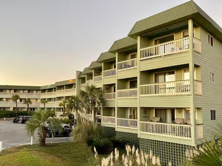 1300 Ocean Boulevard # 305