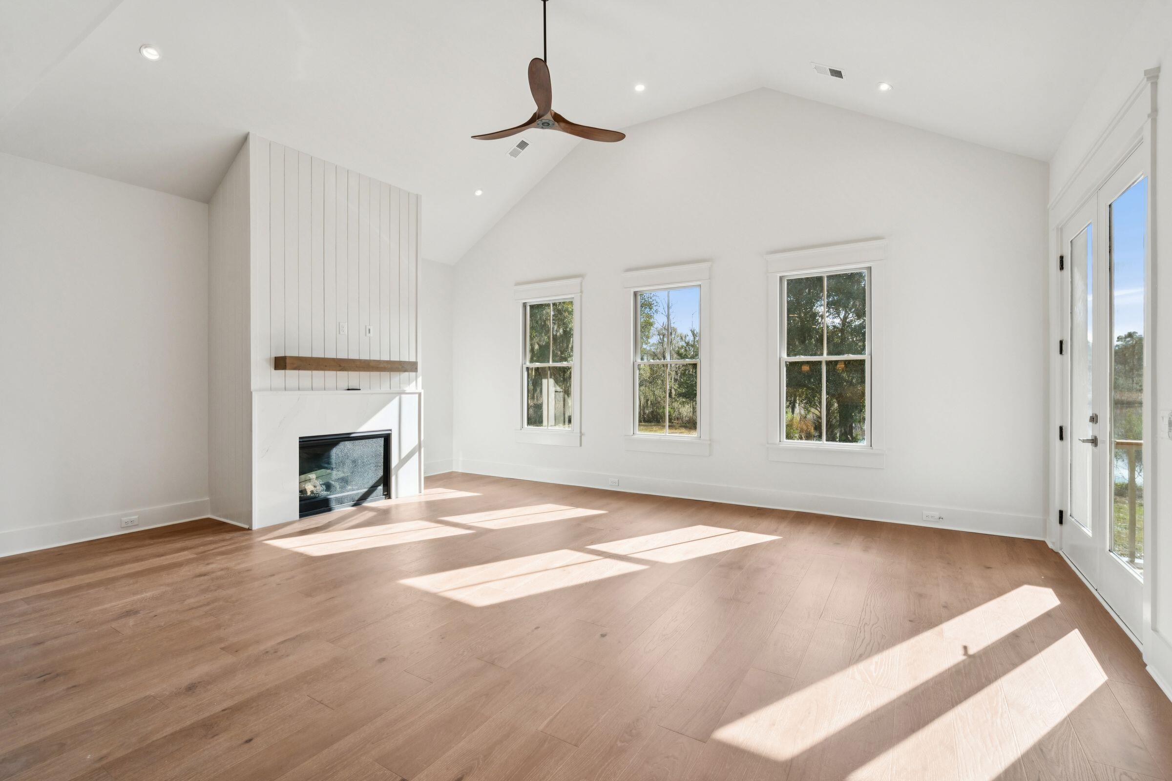 3887 Moss Pointe Court