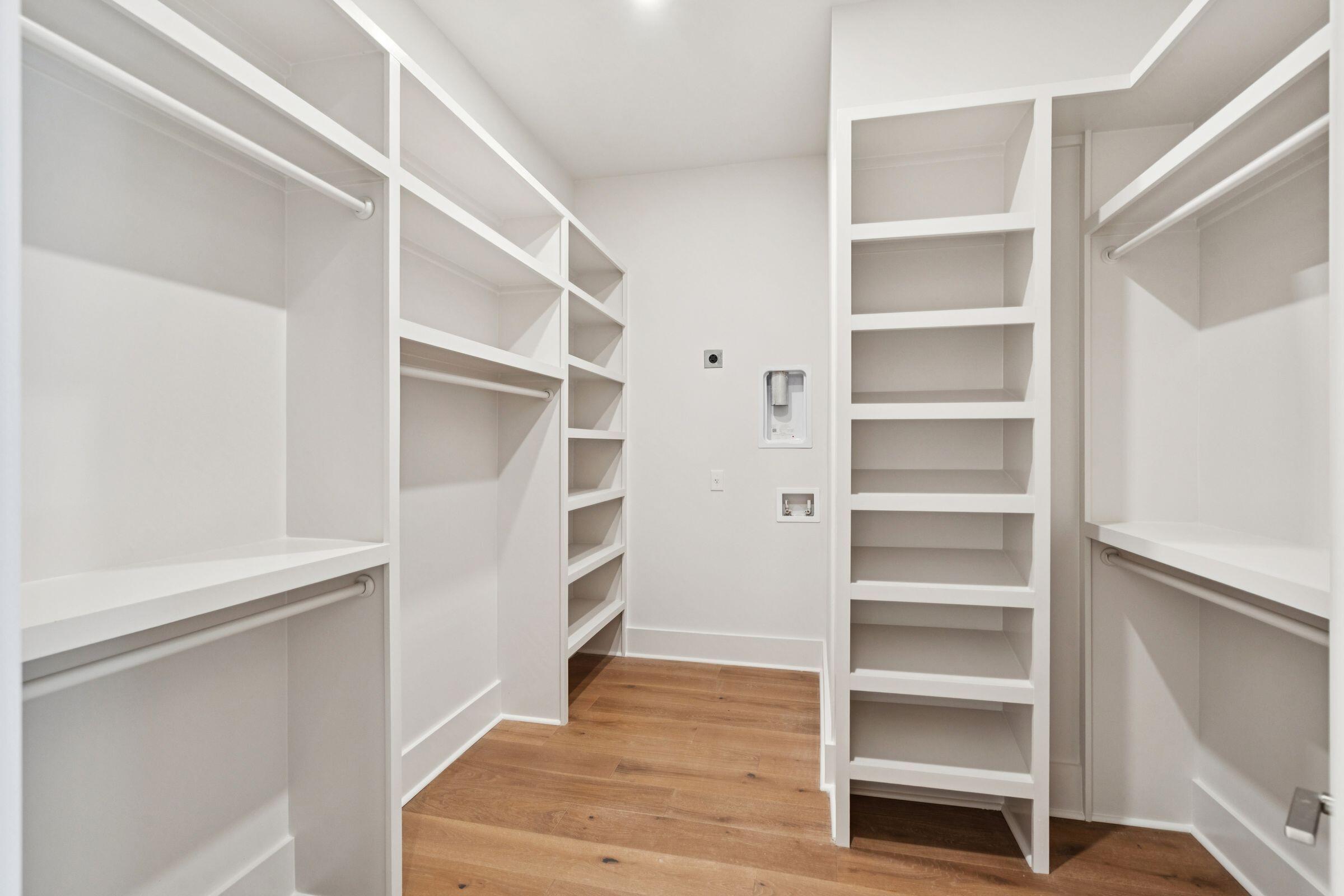 3887 Moss Pointe Court
