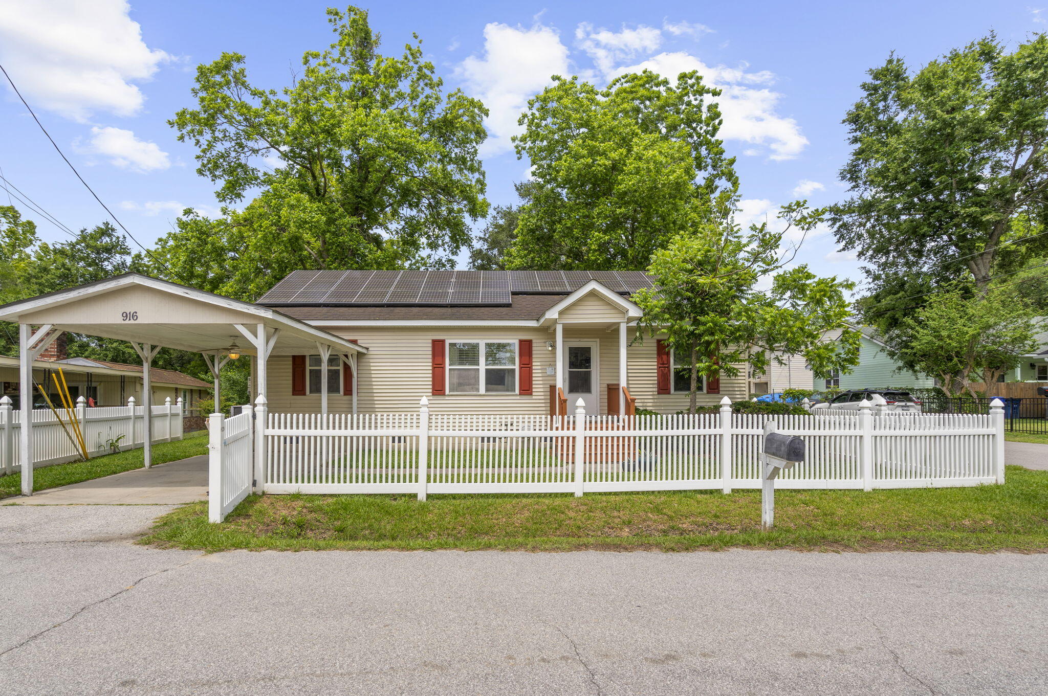 916 Hillsboro Drive