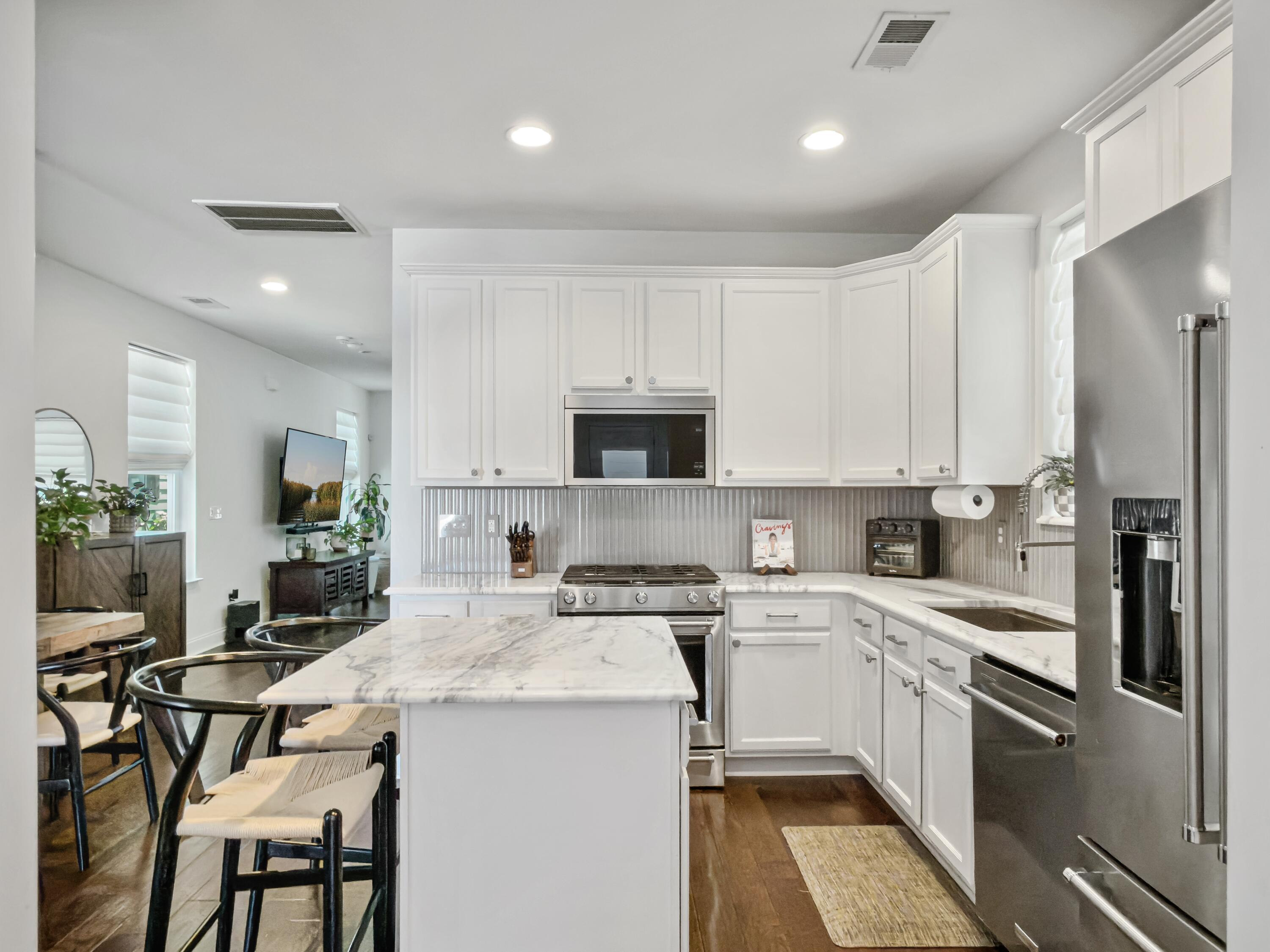 860 Rue Drive