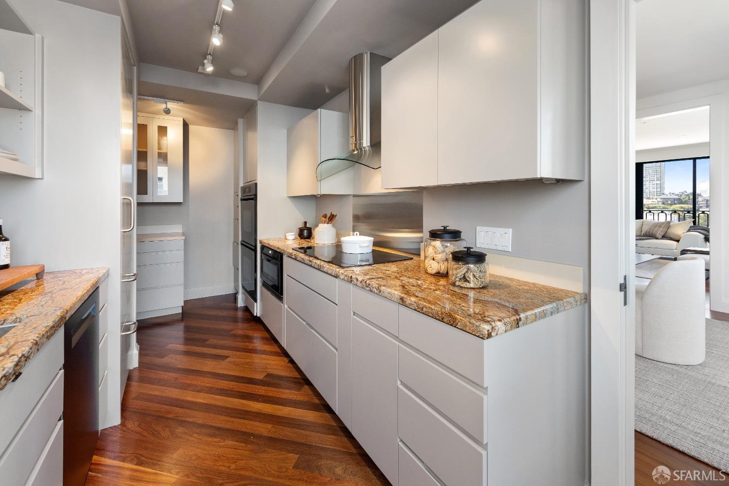 1170 Sacramento Street # 5D