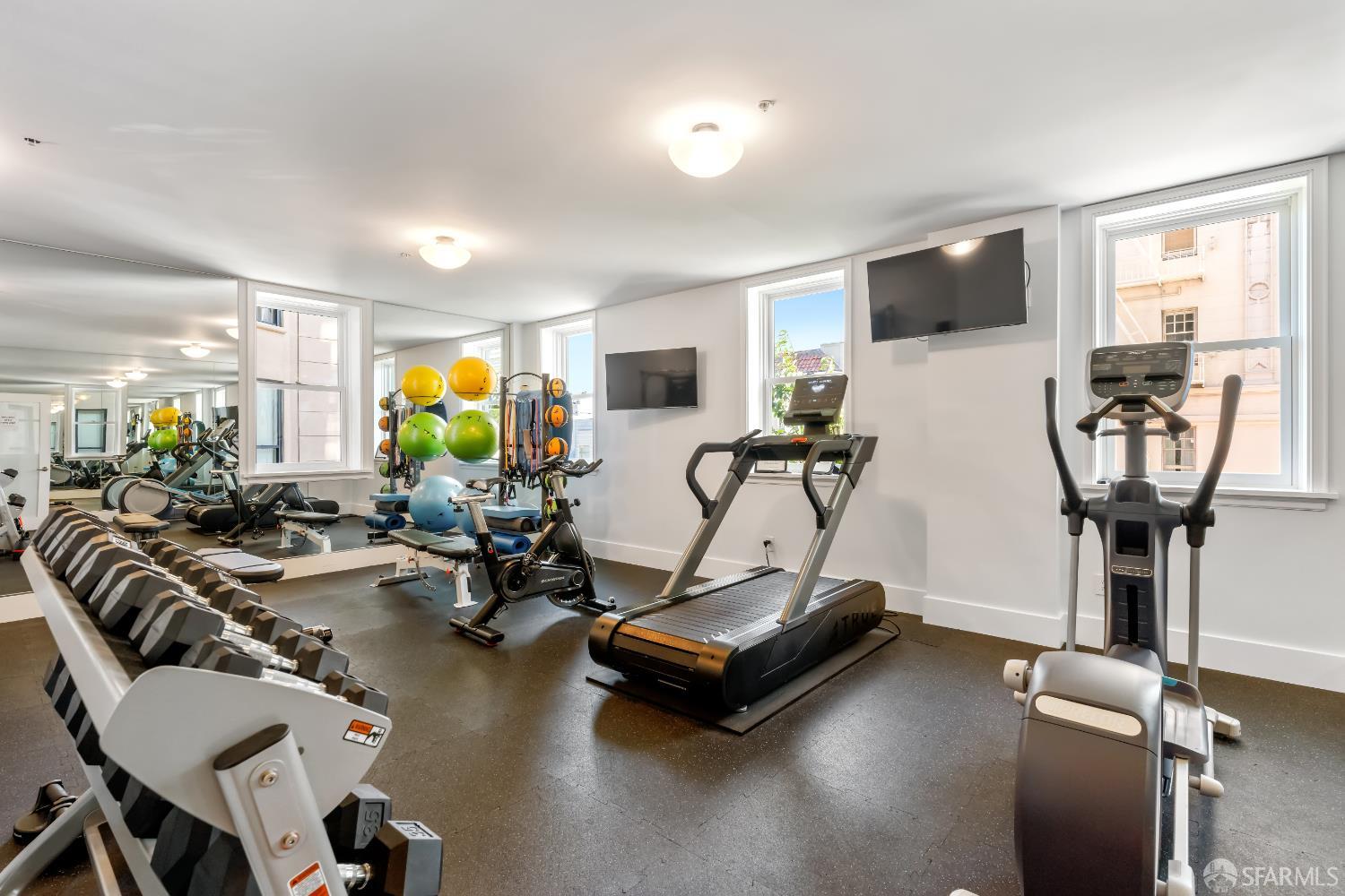 1100 Sacramento Street # 404