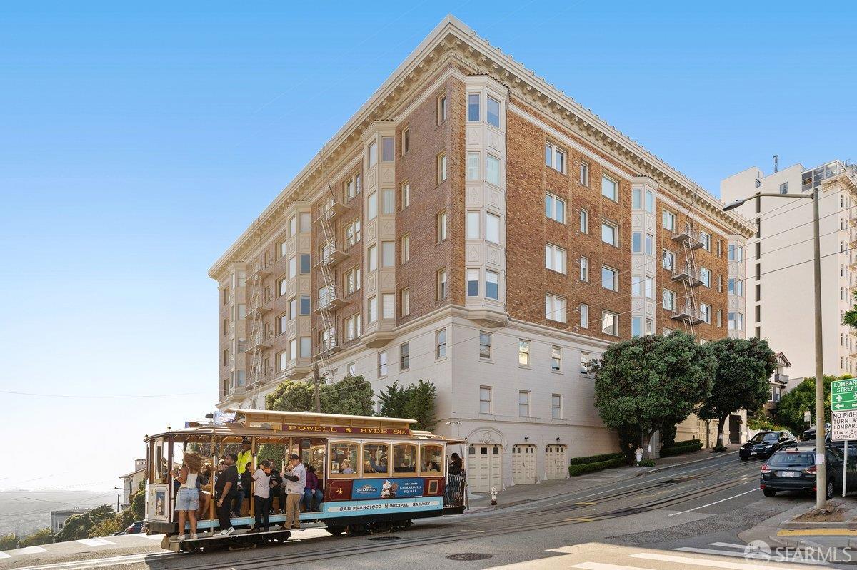 2111 Hyde Street # 305