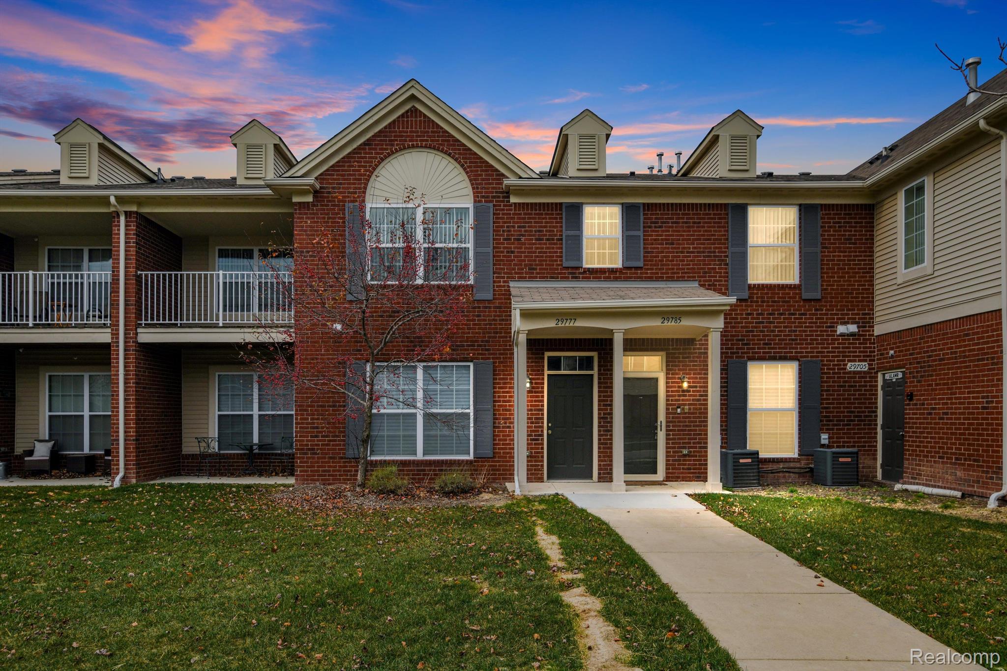 29785 FOX RUN Circle
