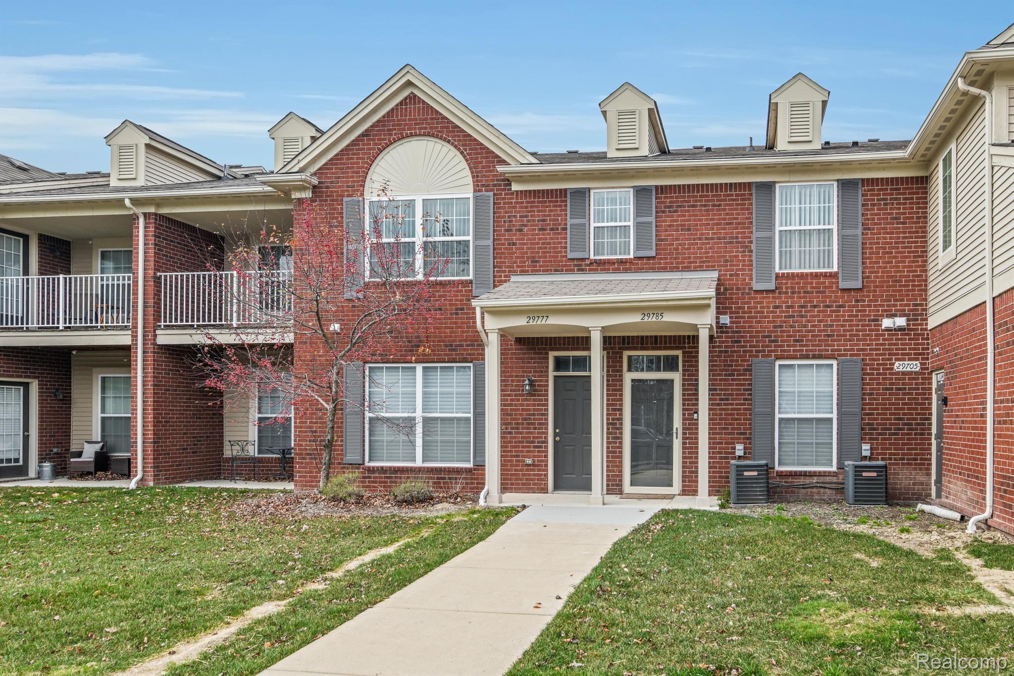 29785 FOX RUN Circle