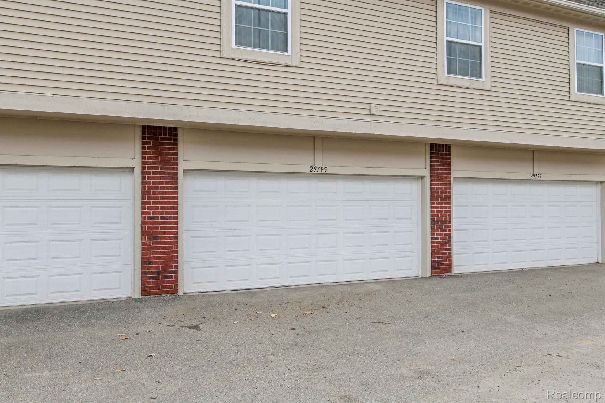 29785 FOX RUN Circle