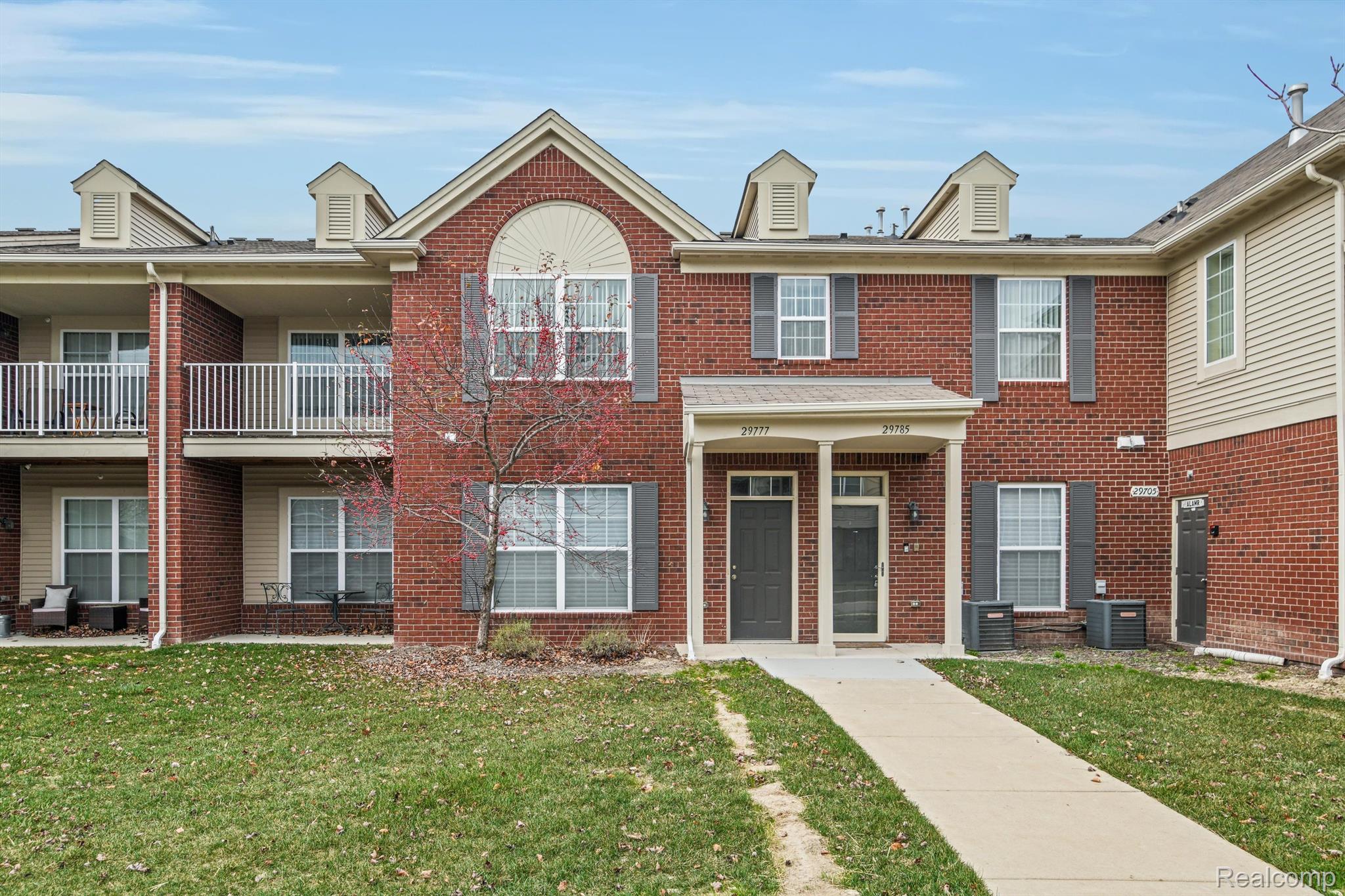 29785 FOX RUN Circle