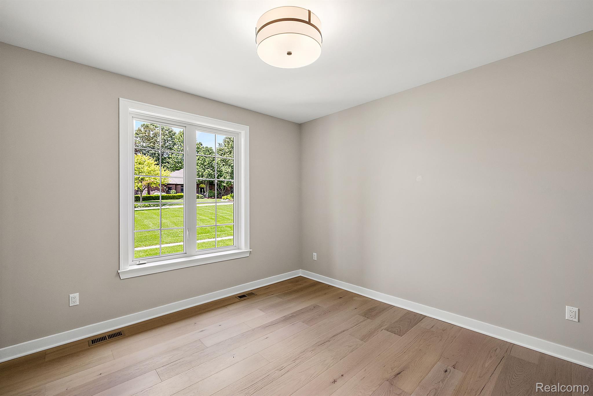 1649 Ottawa Trail