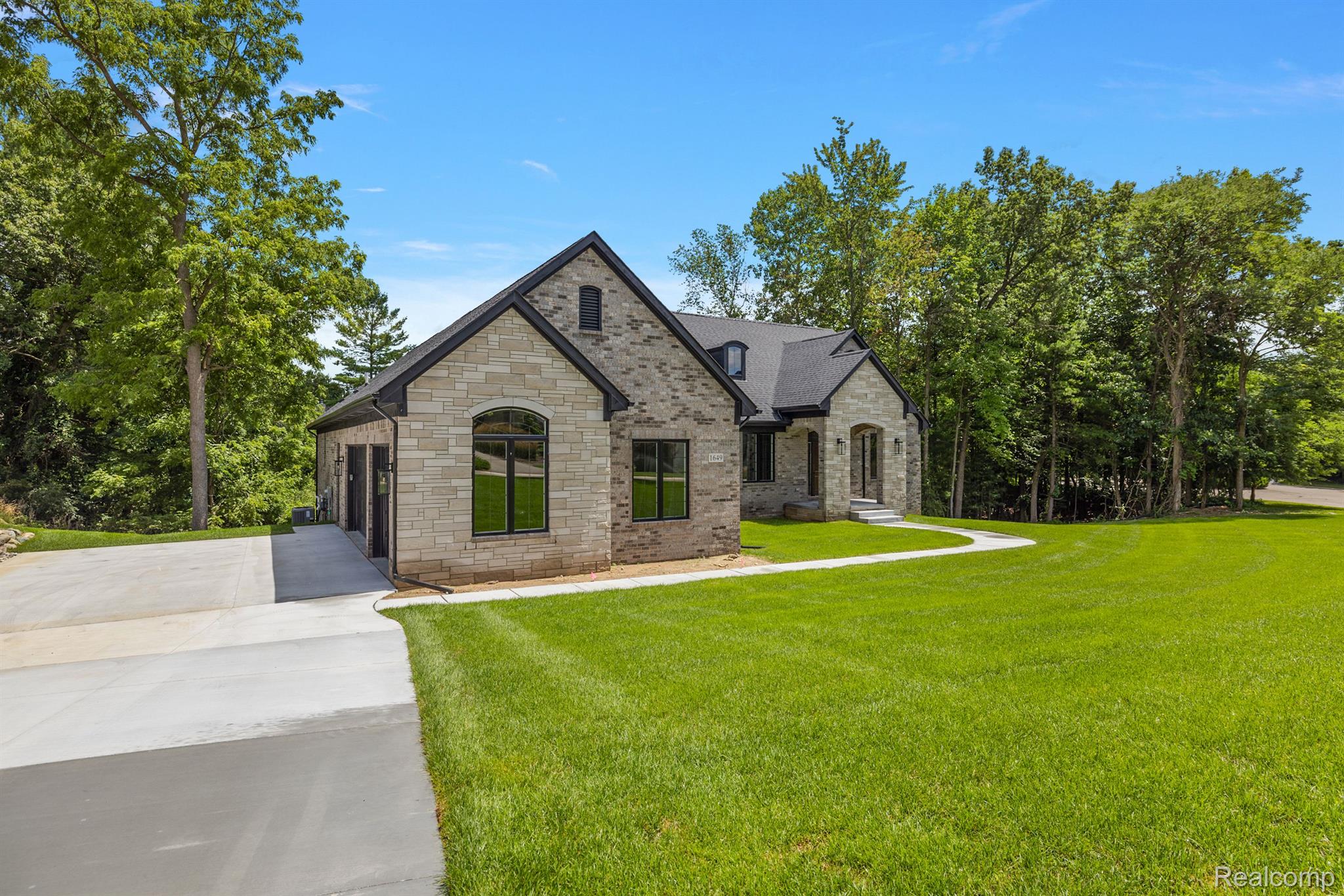 1649 Ottawa Trail