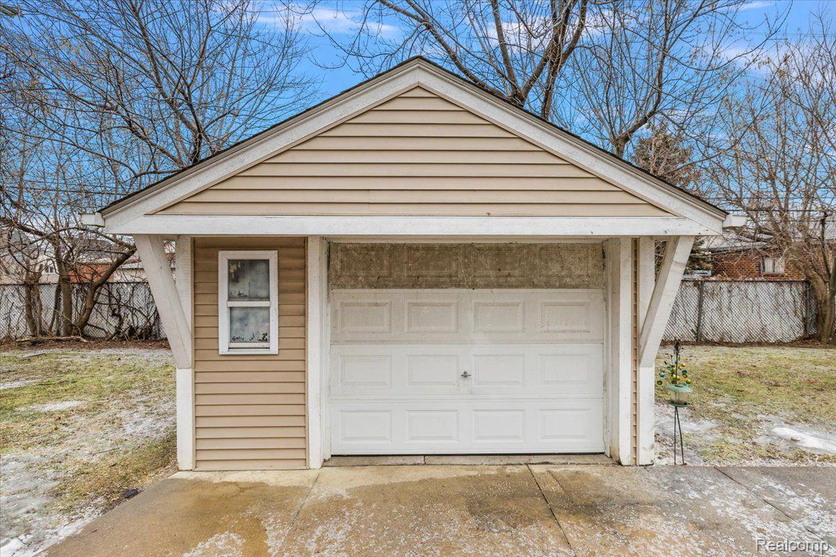 16441 Roberts Street