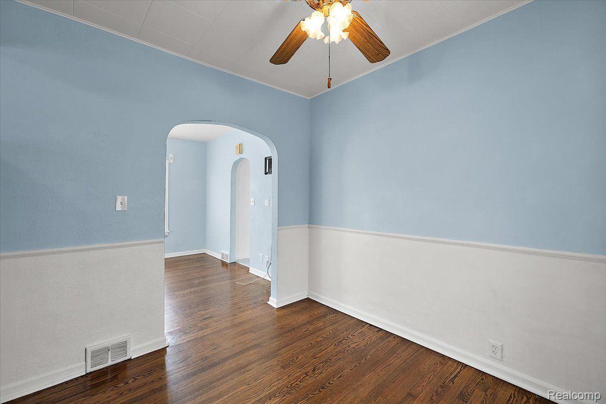 60 W Elmwood Avenue