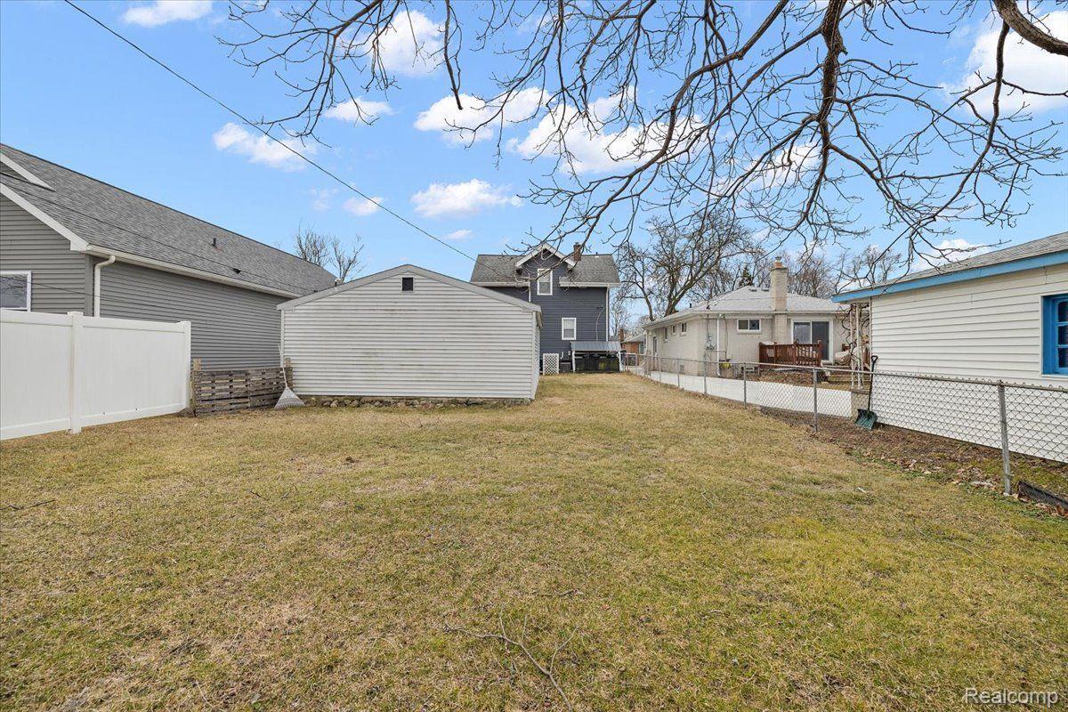 60 W Elmwood Avenue