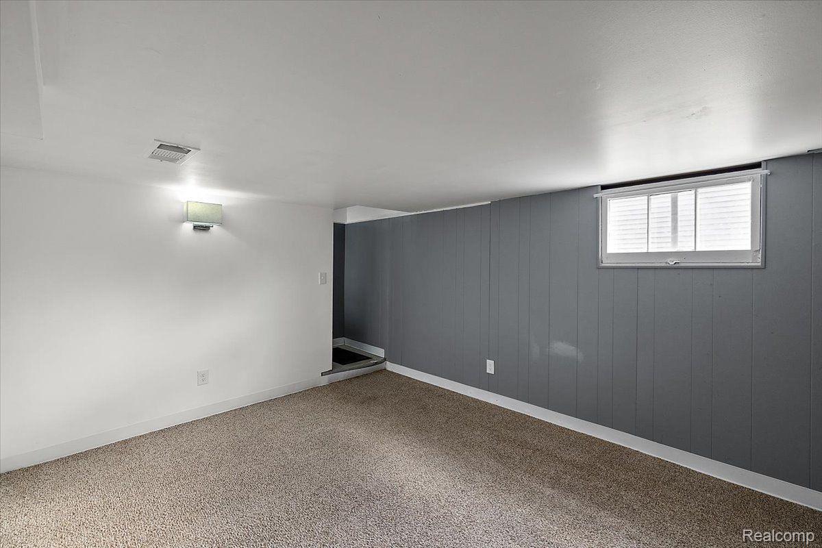 60 W Elmwood Avenue