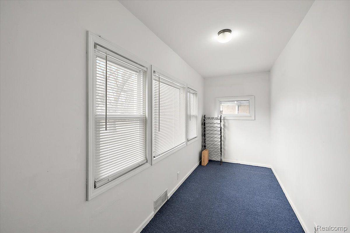 60 W Elmwood Avenue
