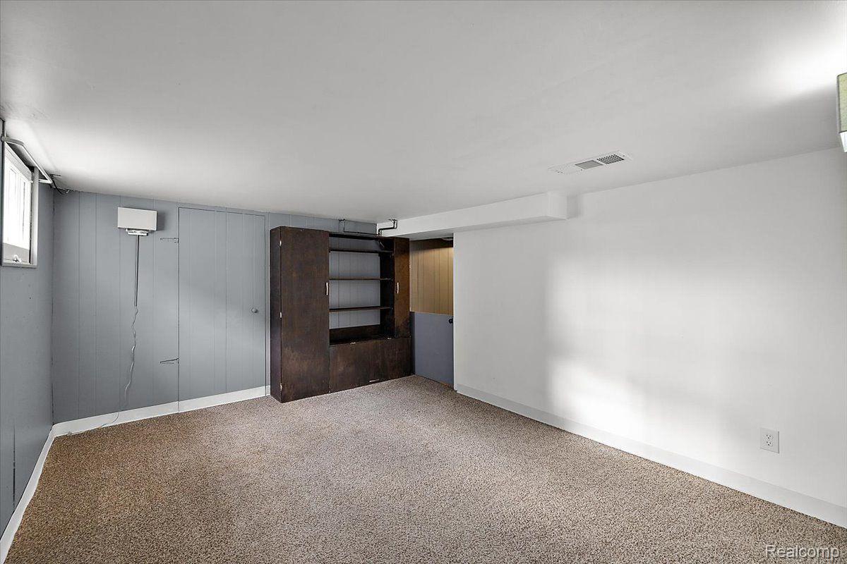 60 W Elmwood Avenue