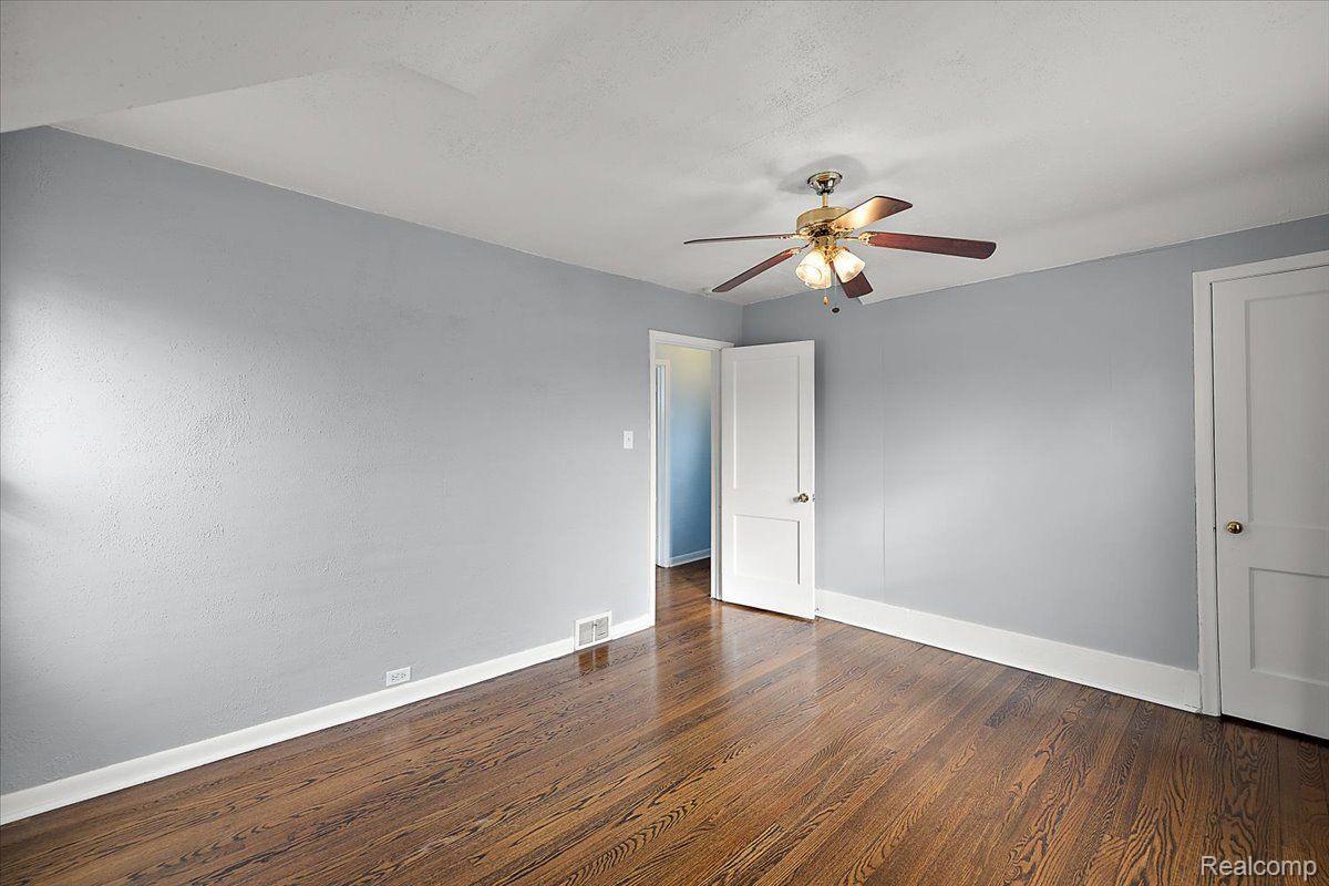 60 W Elmwood Avenue