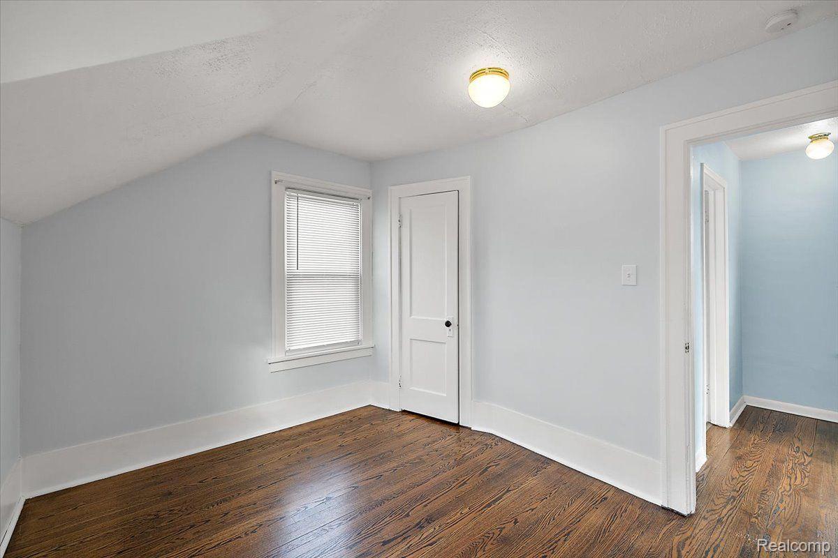 60 W Elmwood Avenue