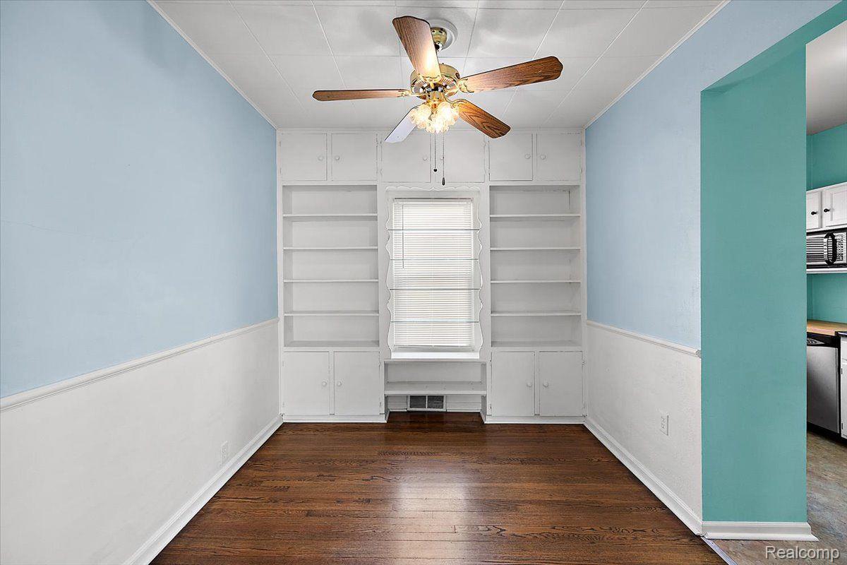 60 W Elmwood Avenue
