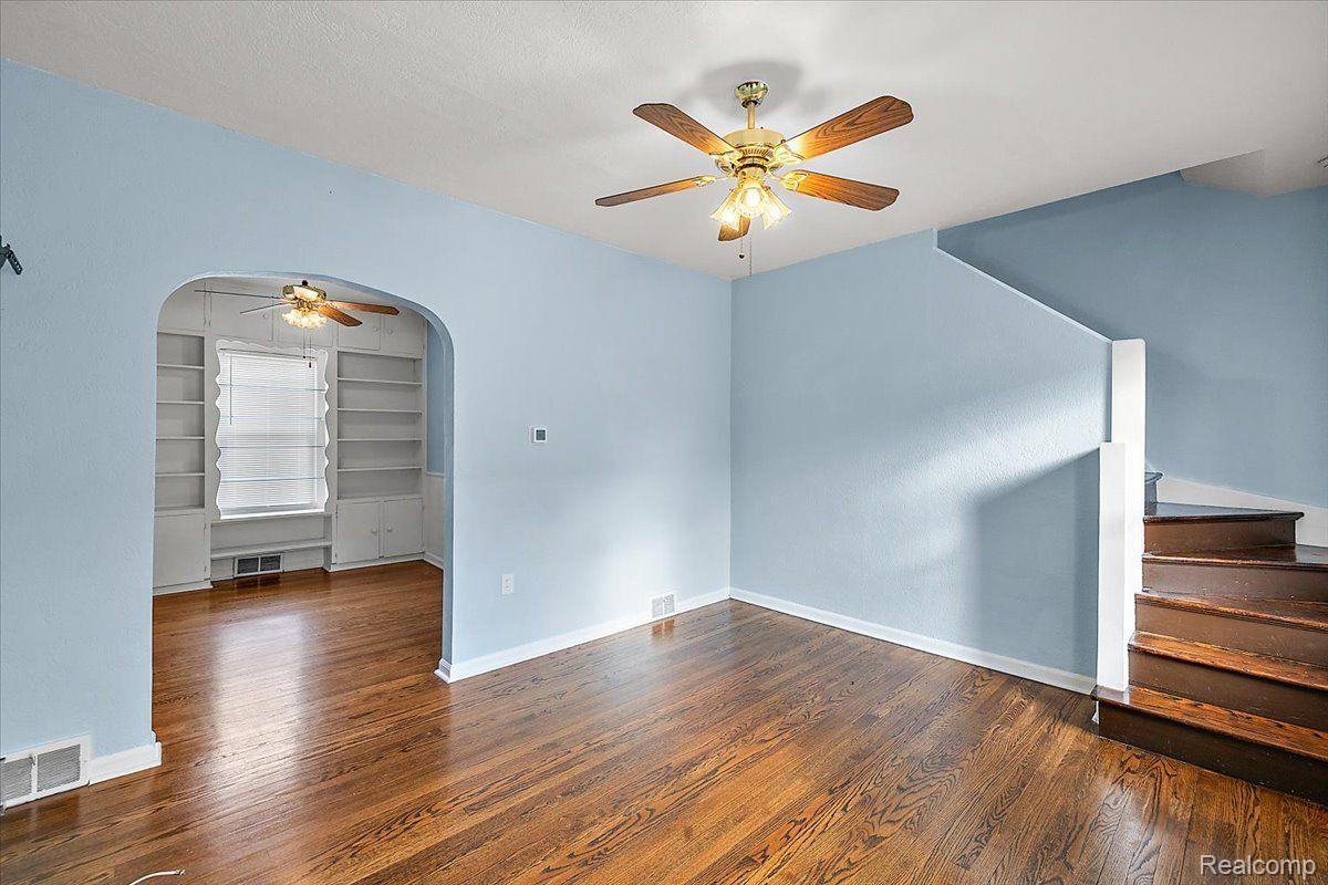 60 W Elmwood Avenue