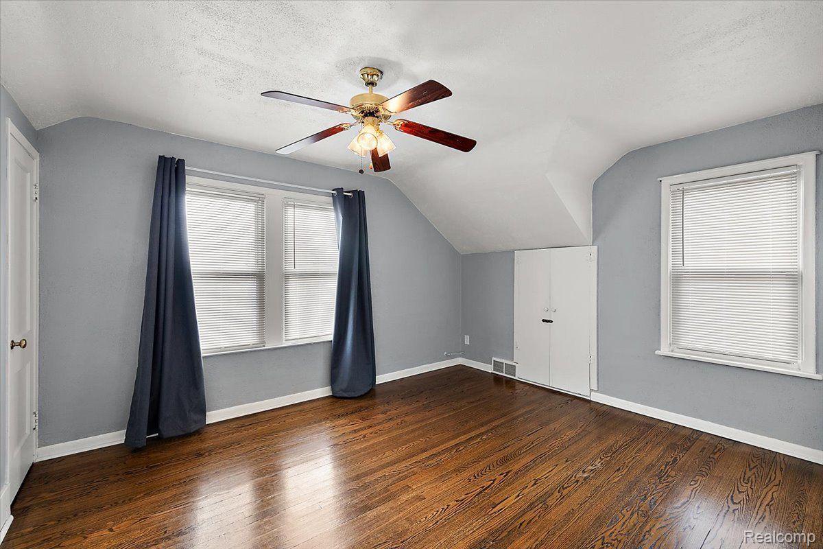 60 W Elmwood Avenue