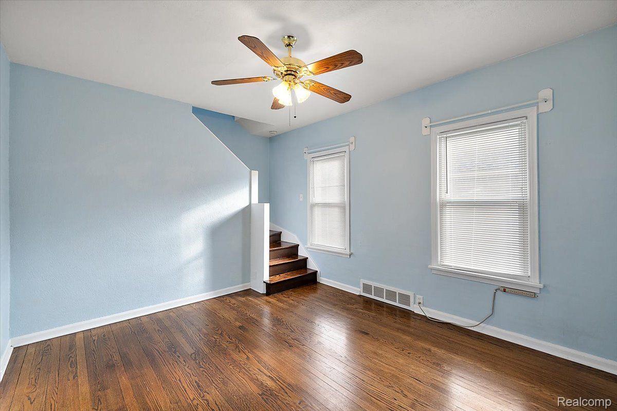 60 W Elmwood Avenue