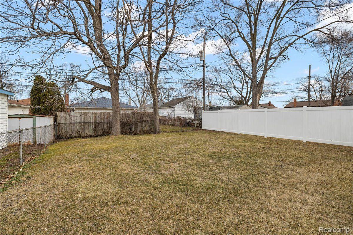 60 W Elmwood Avenue