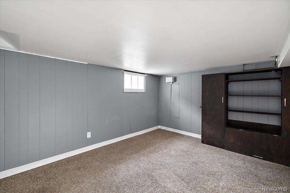 60 W Elmwood Avenue