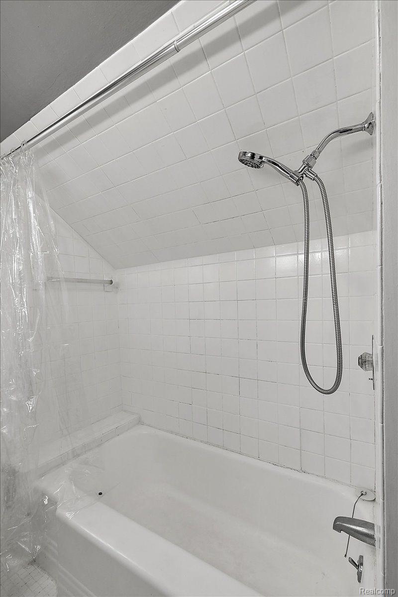 60 W Elmwood Avenue