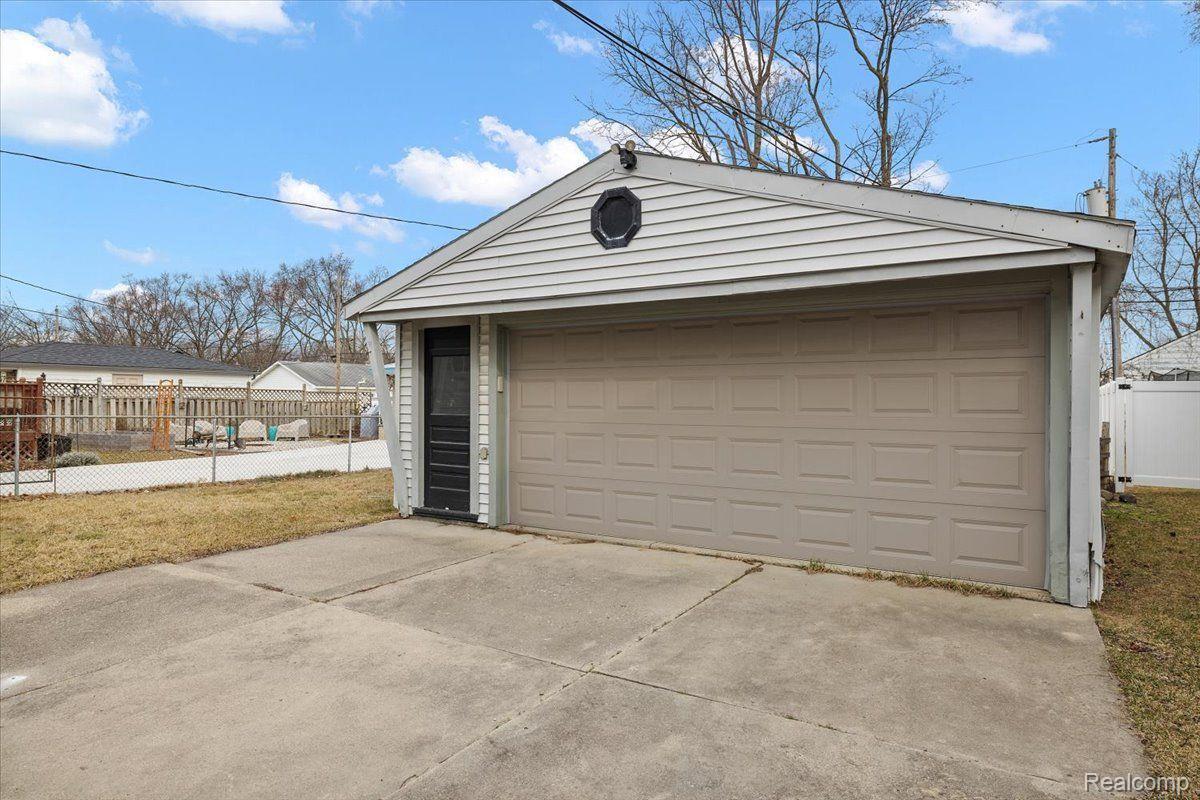 60 W Elmwood Avenue
