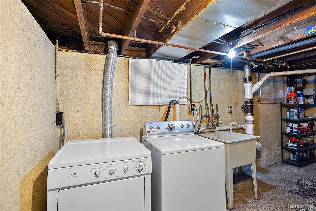 60 W Elmwood Avenue