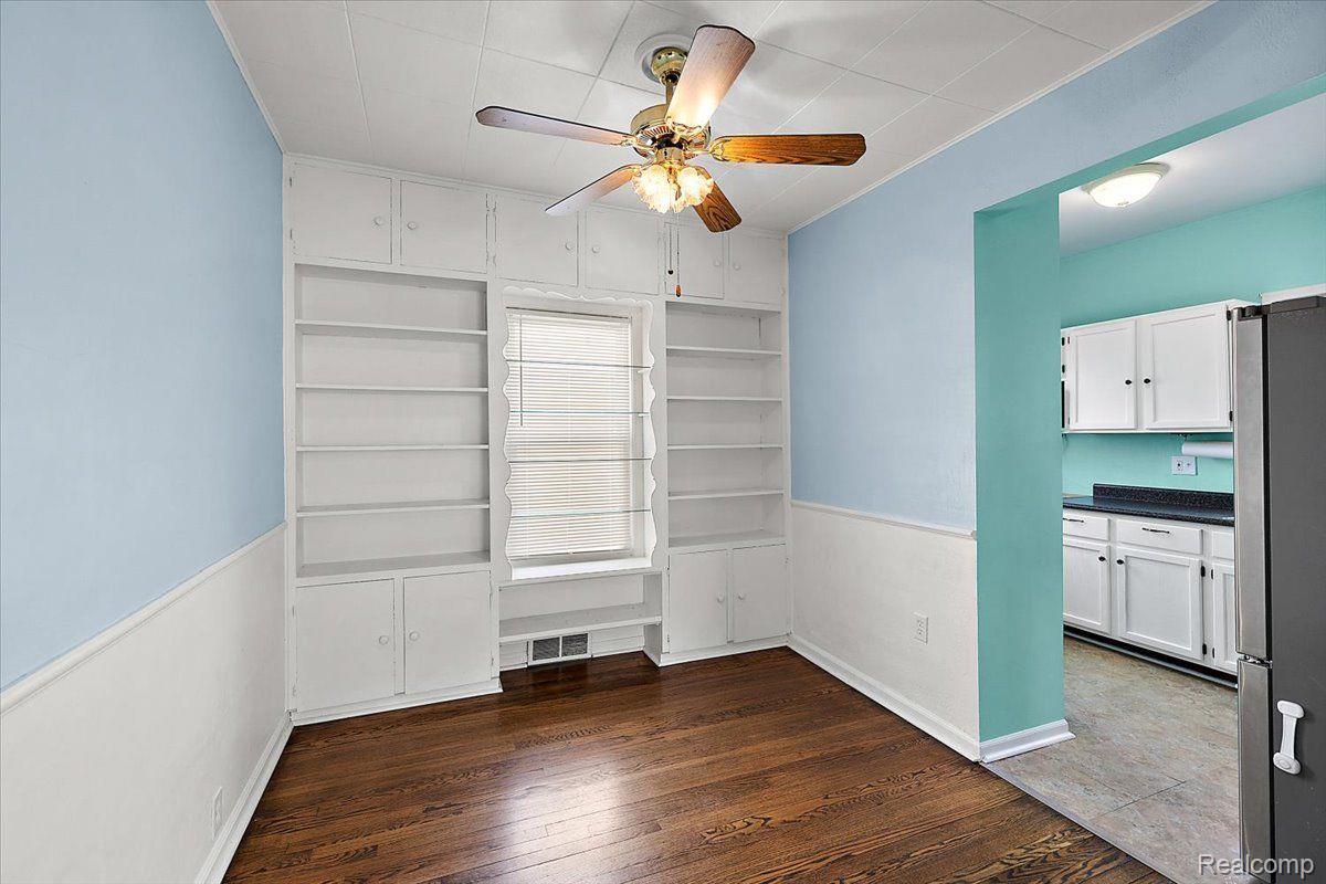 60 W Elmwood Avenue